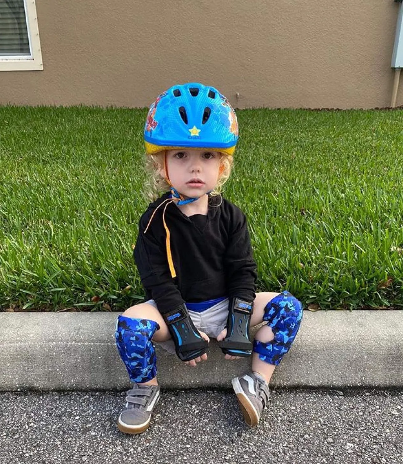 Simply Kids Wrist Guards for Children Youth Toddler Girl Boy - Wristsavers for Bike Skateboard Roller Skating Snowboarding